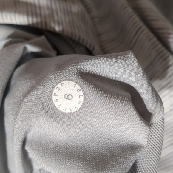 Lululemon On the Fly  Grey Women's Pants Size 6 - Picture 9 of 10